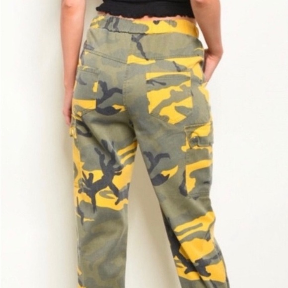Women’s Camouflage Jogging Pants - NWT - Picture 2 of 4